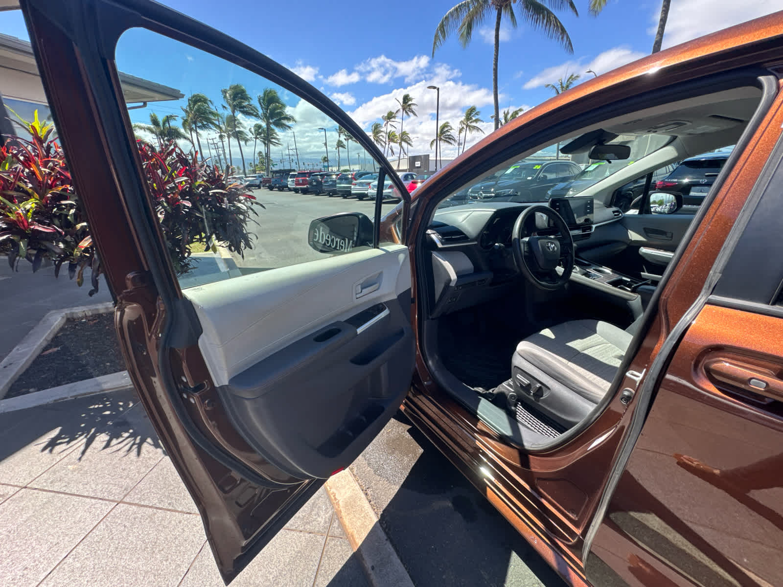 2023 Toyota Sienna LE