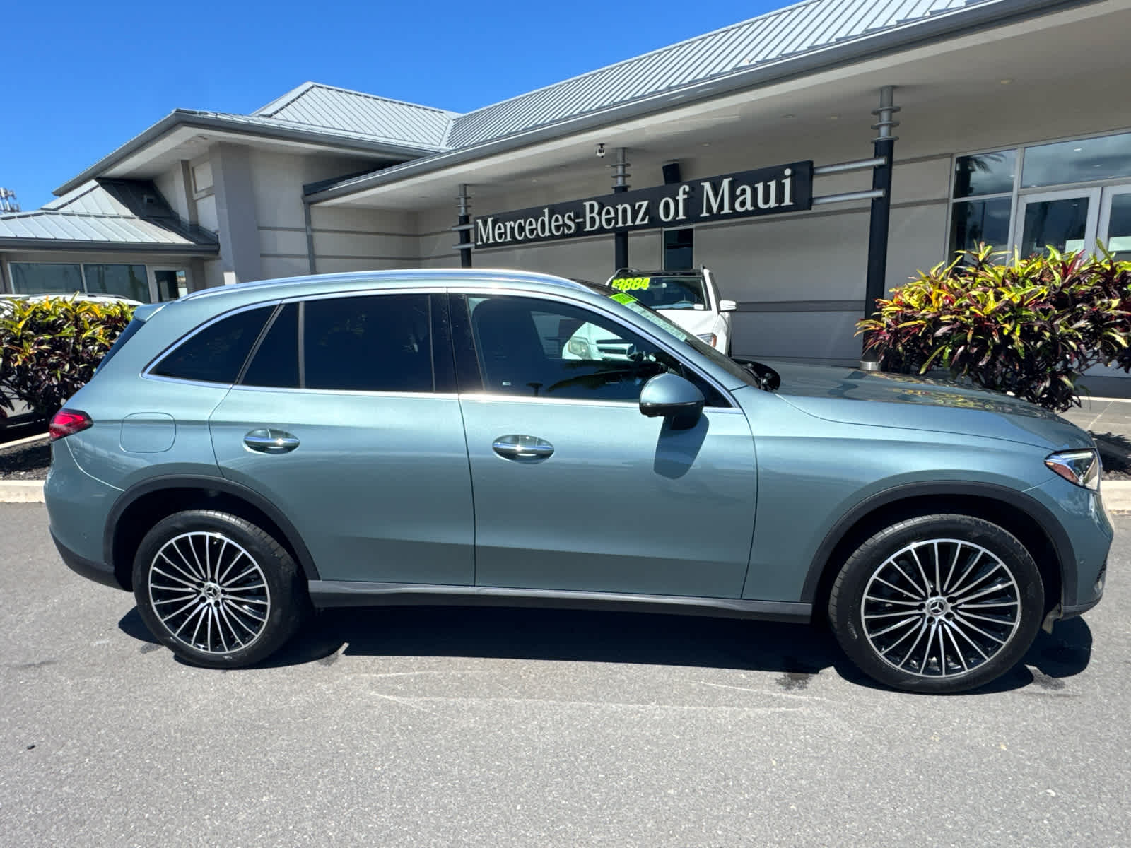 2025 Mercedes-Benz GLC 300 SUV