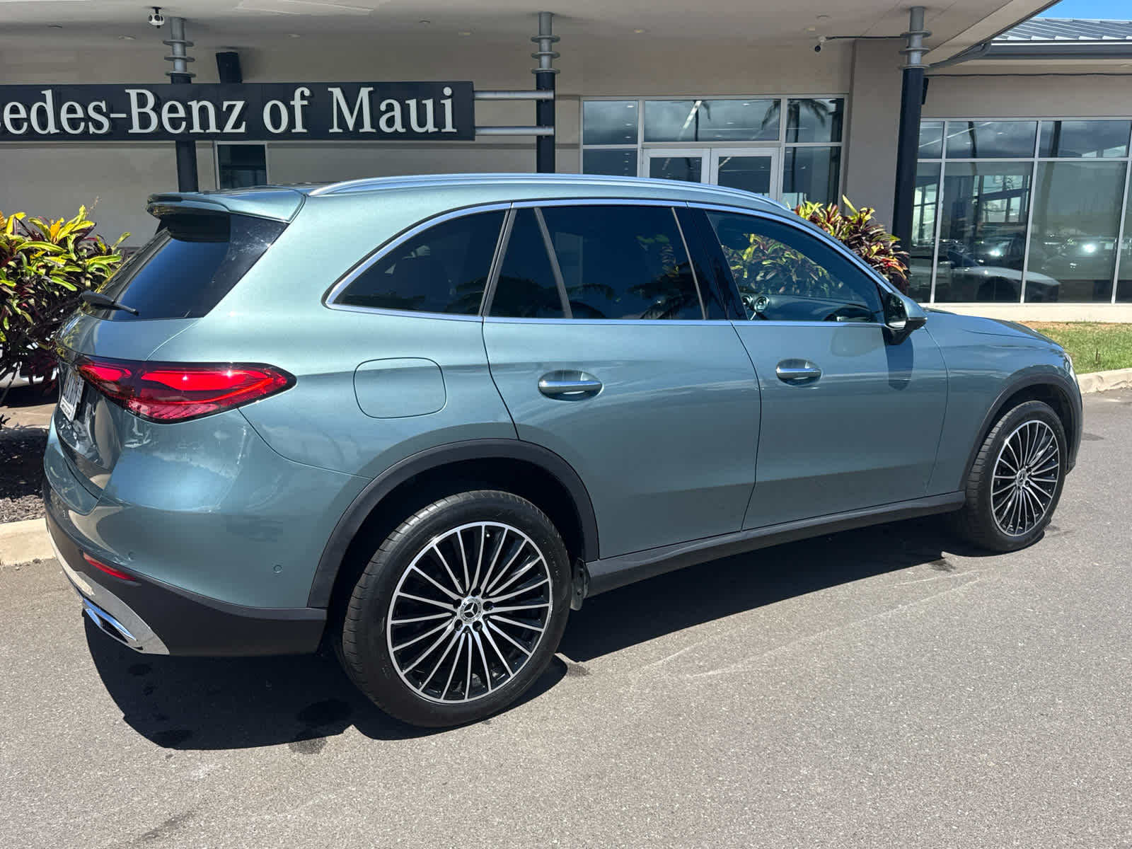 2025 Mercedes-Benz GLC 300 SUV