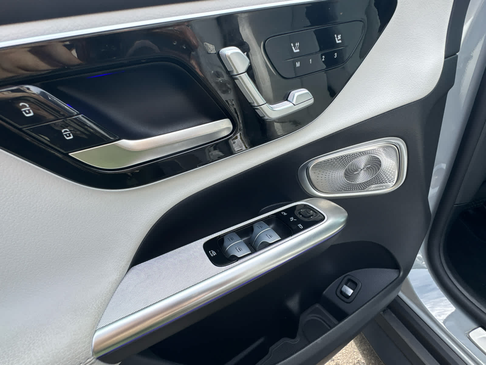 2025 Mercedes-Benz GLC 300 SUV