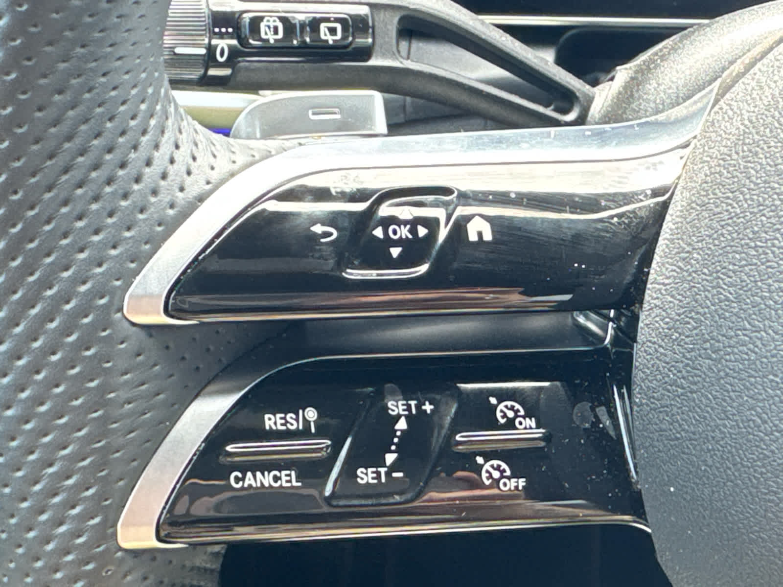 2025 Mercedes-Benz GLC 300 SUV