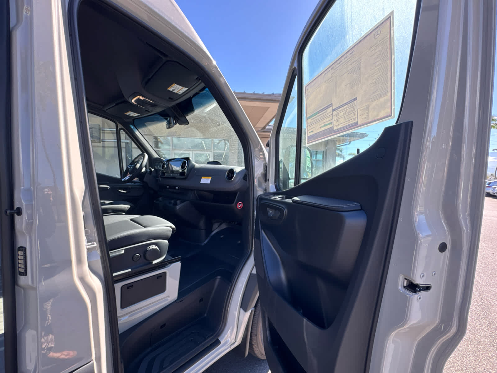 2026 Mercedes-Benz Sprinter 2500 Standard Roof I4 Diesel 144 RWD