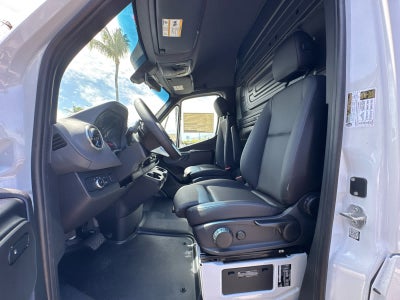 2026 Mercedes-Benz Sprinter 2500 Standard Roof I4 Diesel 144 RWD