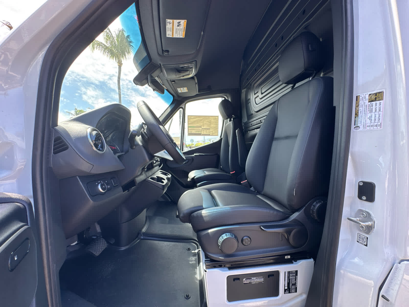 2026 Mercedes-Benz Sprinter 2500 Standard Roof I4 Diesel 144 RWD