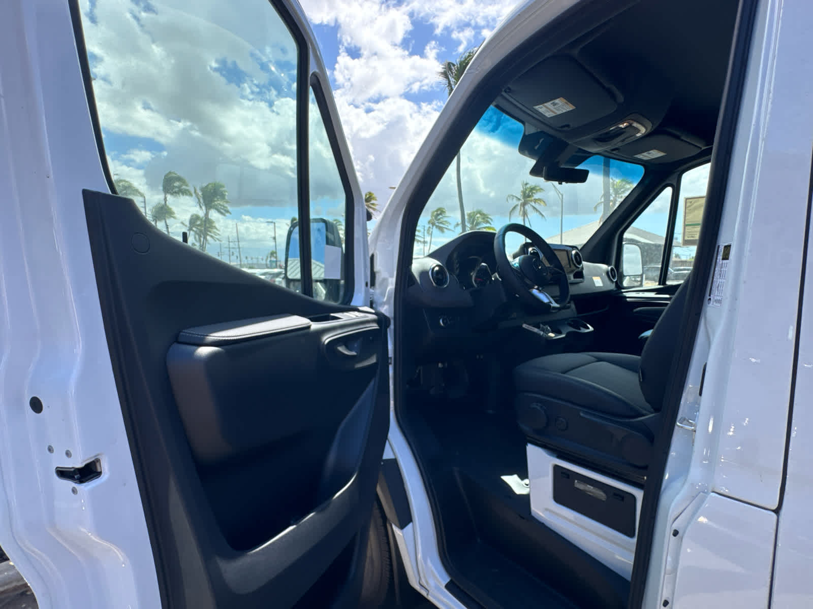2026 Mercedes-Benz Sprinter 2500 Standard Roof I4 Diesel 144 RWD