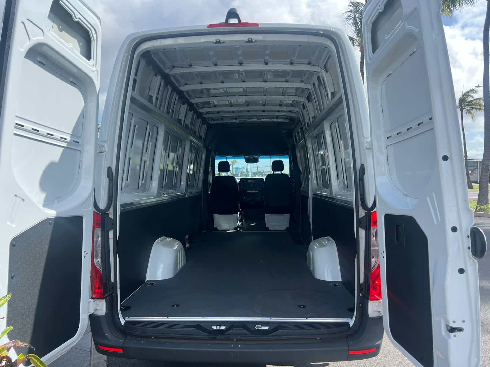 2024 Mercedes-Benz Sprinter Cargo Van 2500 High Roof I4 Diesel 170" RWD