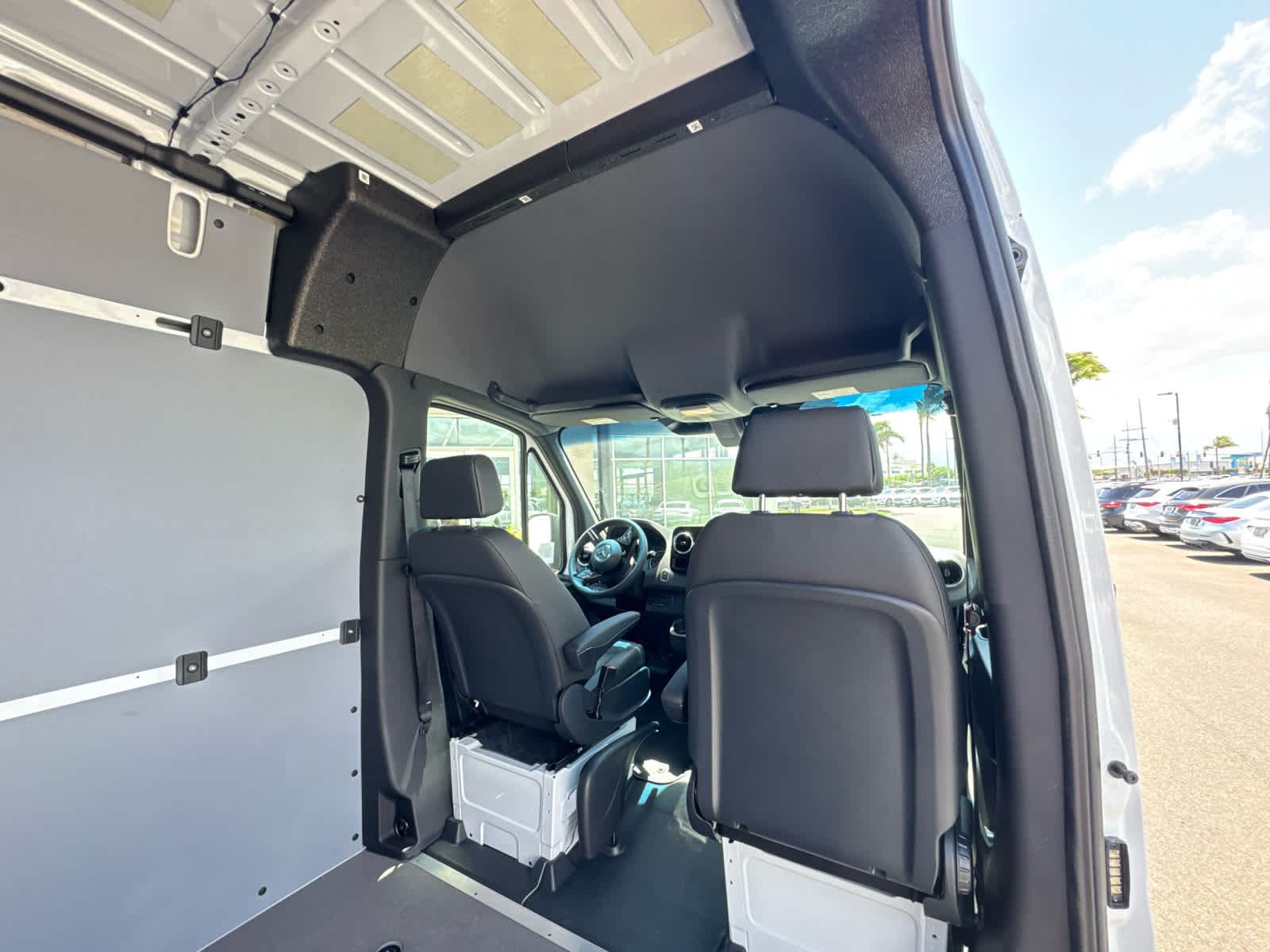 2026 Mercedes-Benz Sprinter 2500 Standard Roof I4 Diesel HO 144 RWD