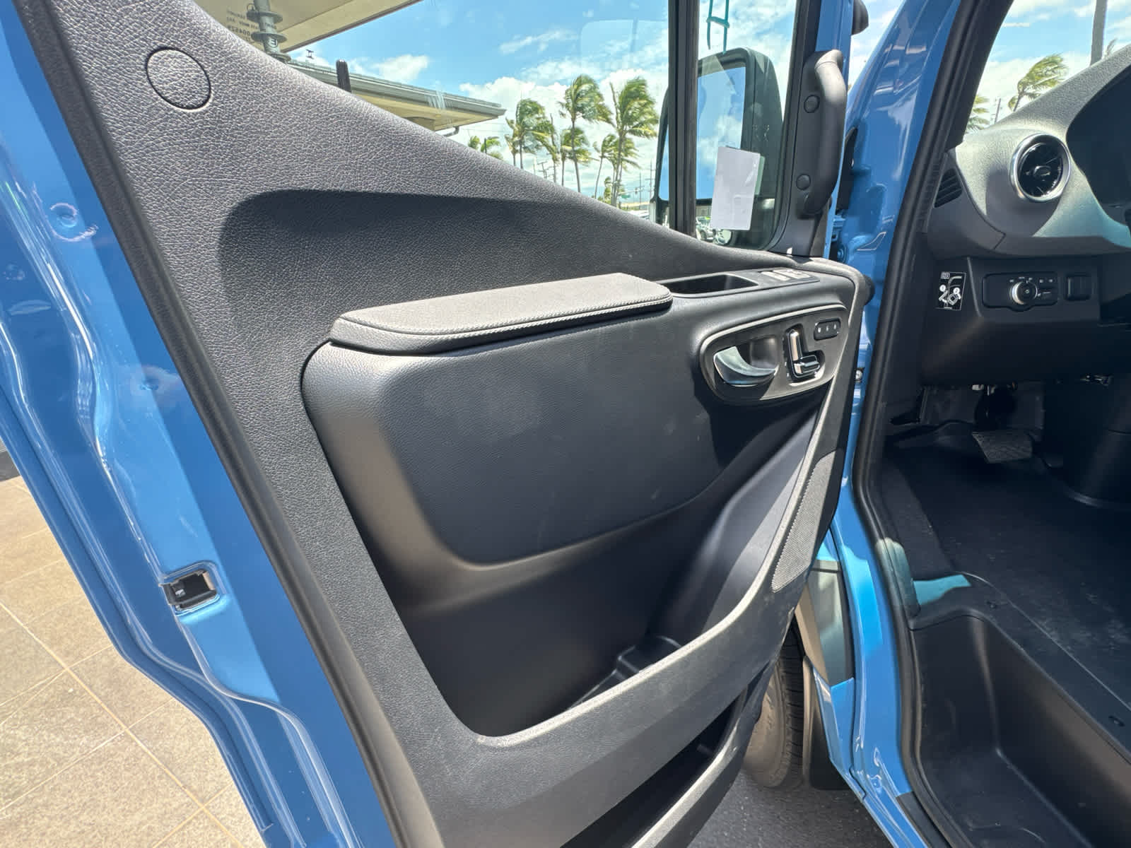 2026 Mercedes-Benz Sprinter 2500 Standard Roof I4 Diesel HO 144 AWD