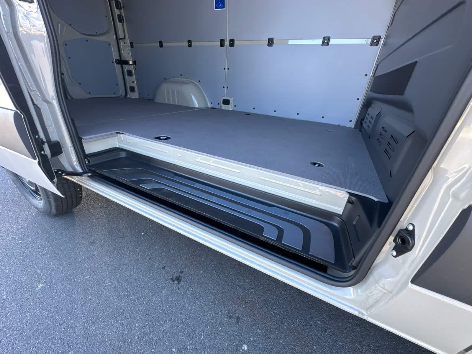 2026 Mercedes-Benz Sprinter 2500 Standard Roof I4 Diesel HO 144 AWD