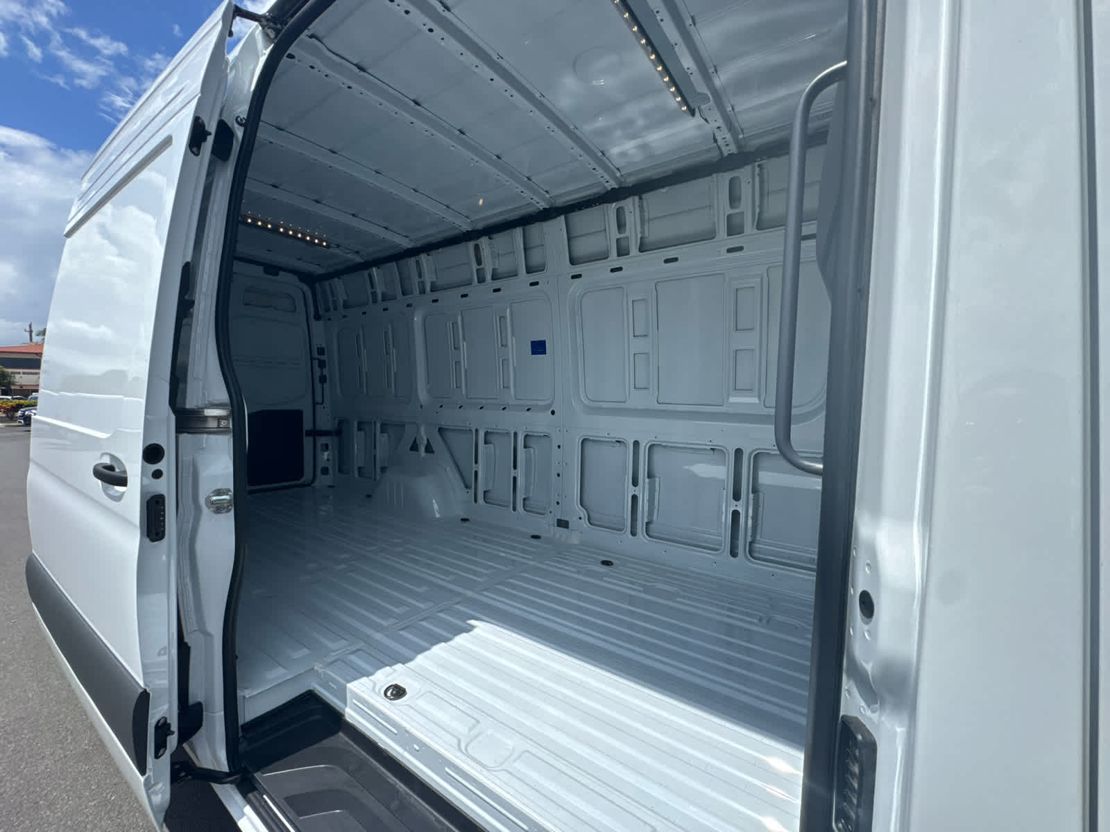 2026 Mercedes-Benz Sprinter 2500 High Roof I4 Diesel HO 170 RWD