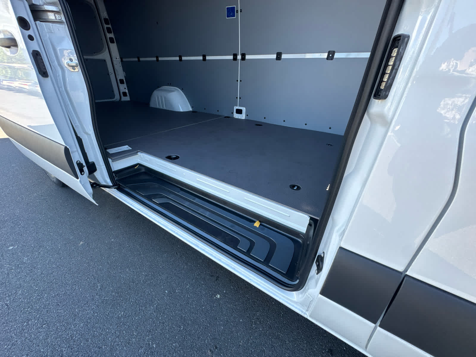 2026 Mercedes-Benz Sprinter 2500 High Roof I4 Diesel HO 170 RWD