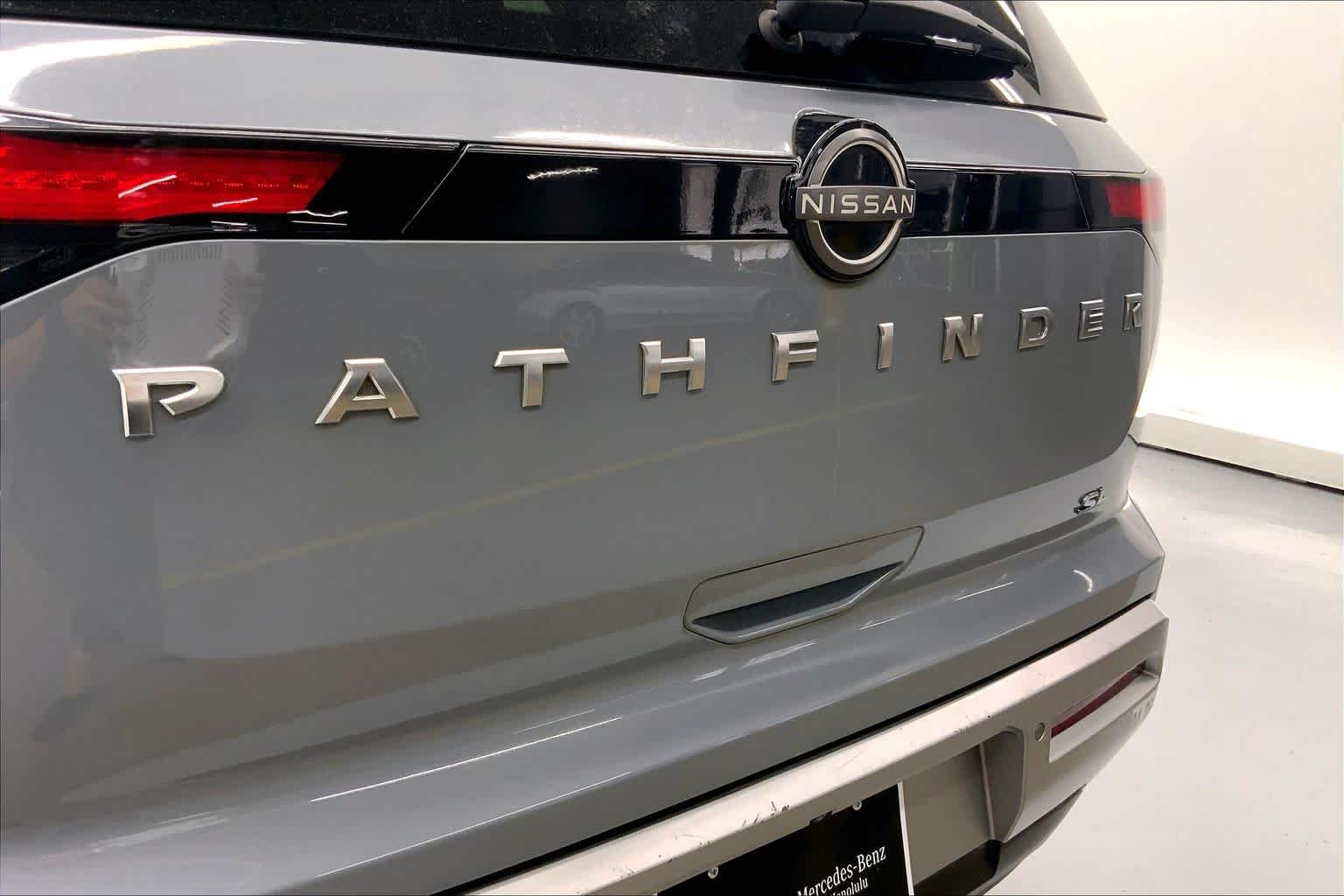 2022 Nissan Pathfinder SL