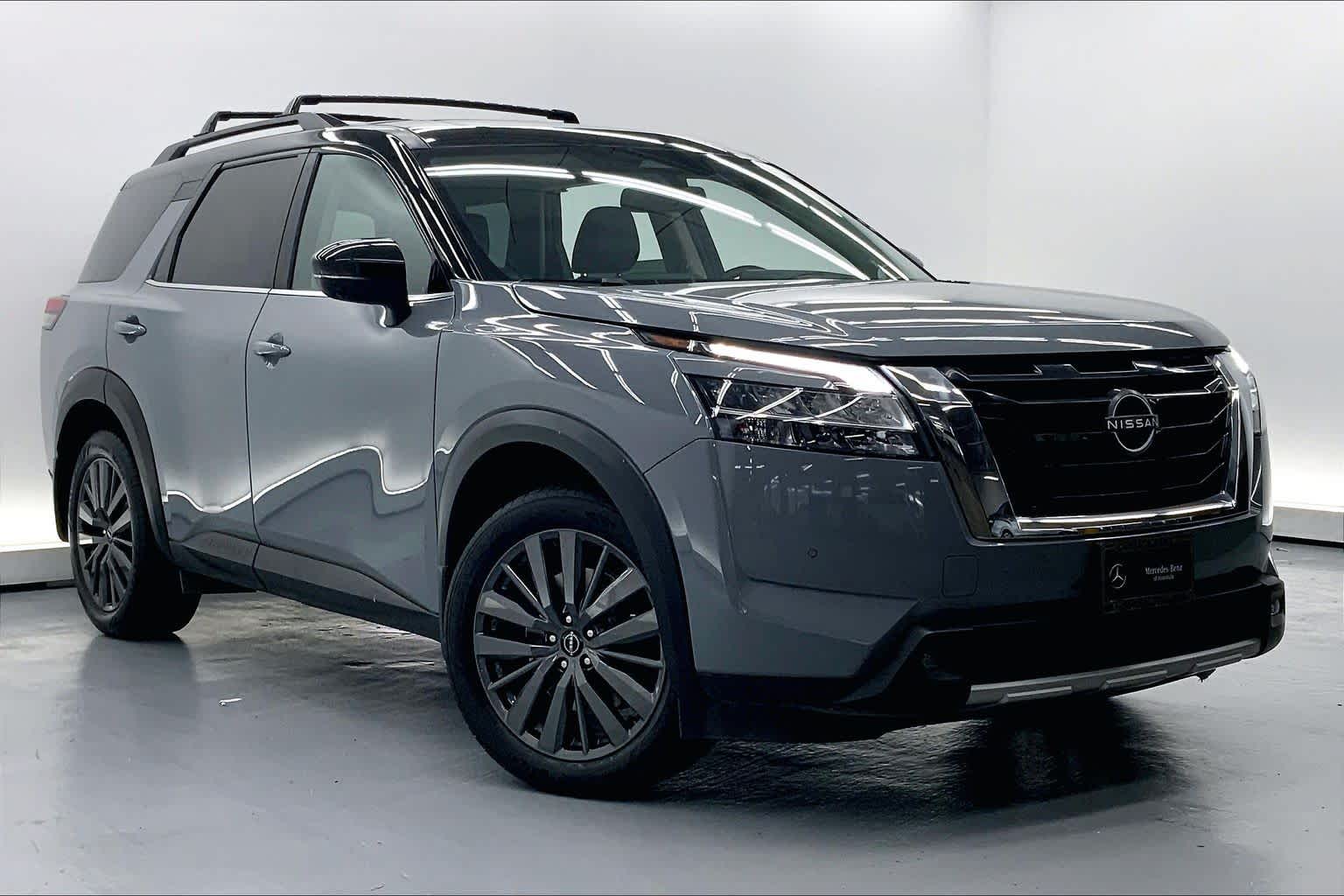 2022 Nissan Pathfinder SL