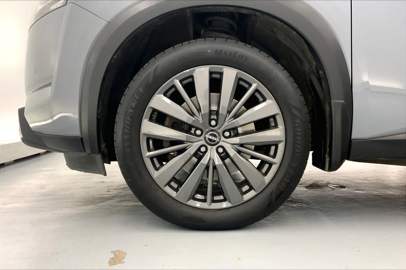 2022 Nissan Pathfinder SL