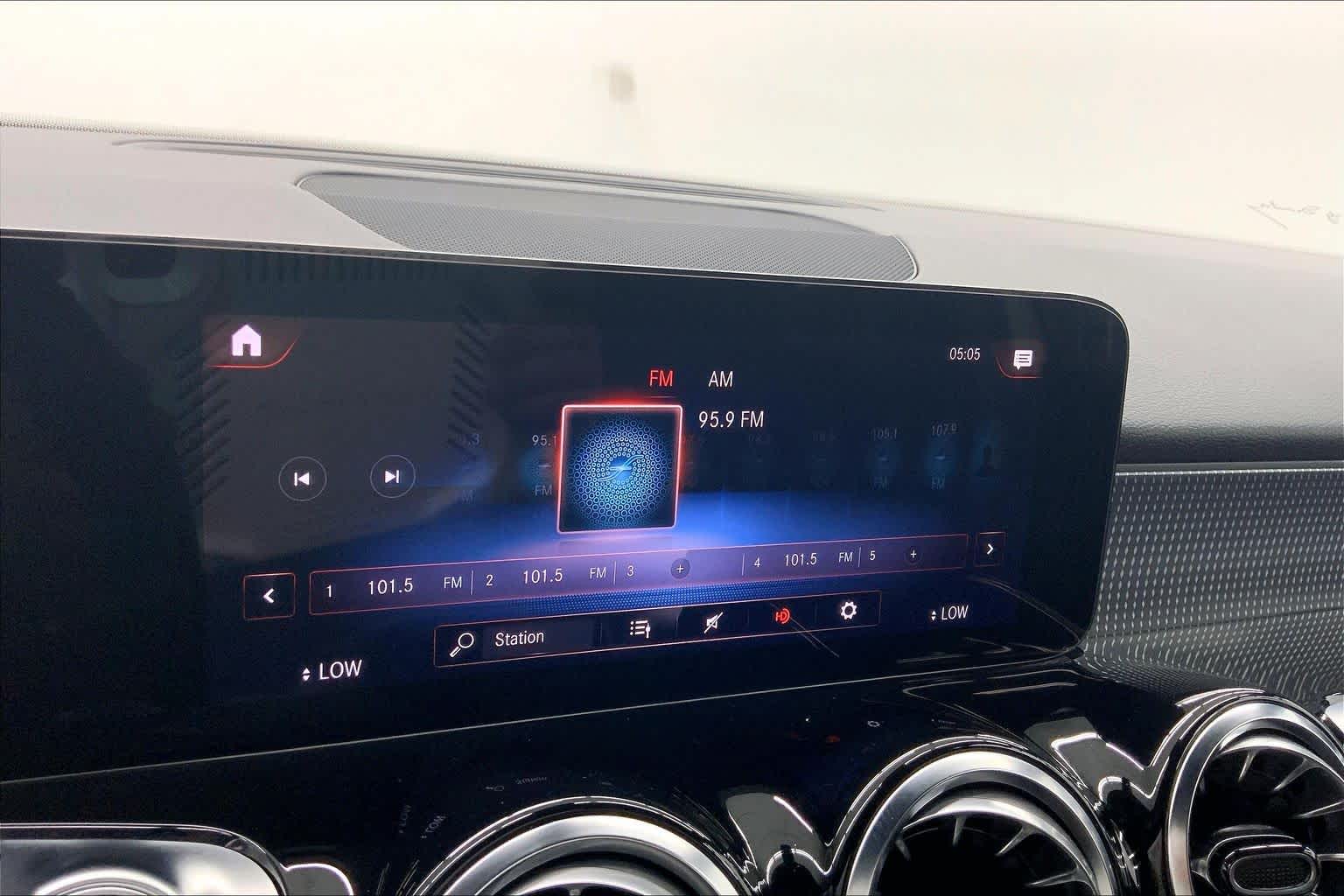 2023 Mercedes-Benz GLB 250 SUV