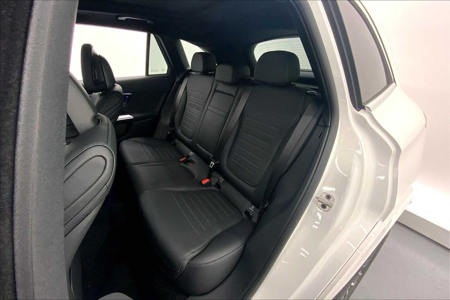 2025 Mercedes-Benz GLC 300 SUV