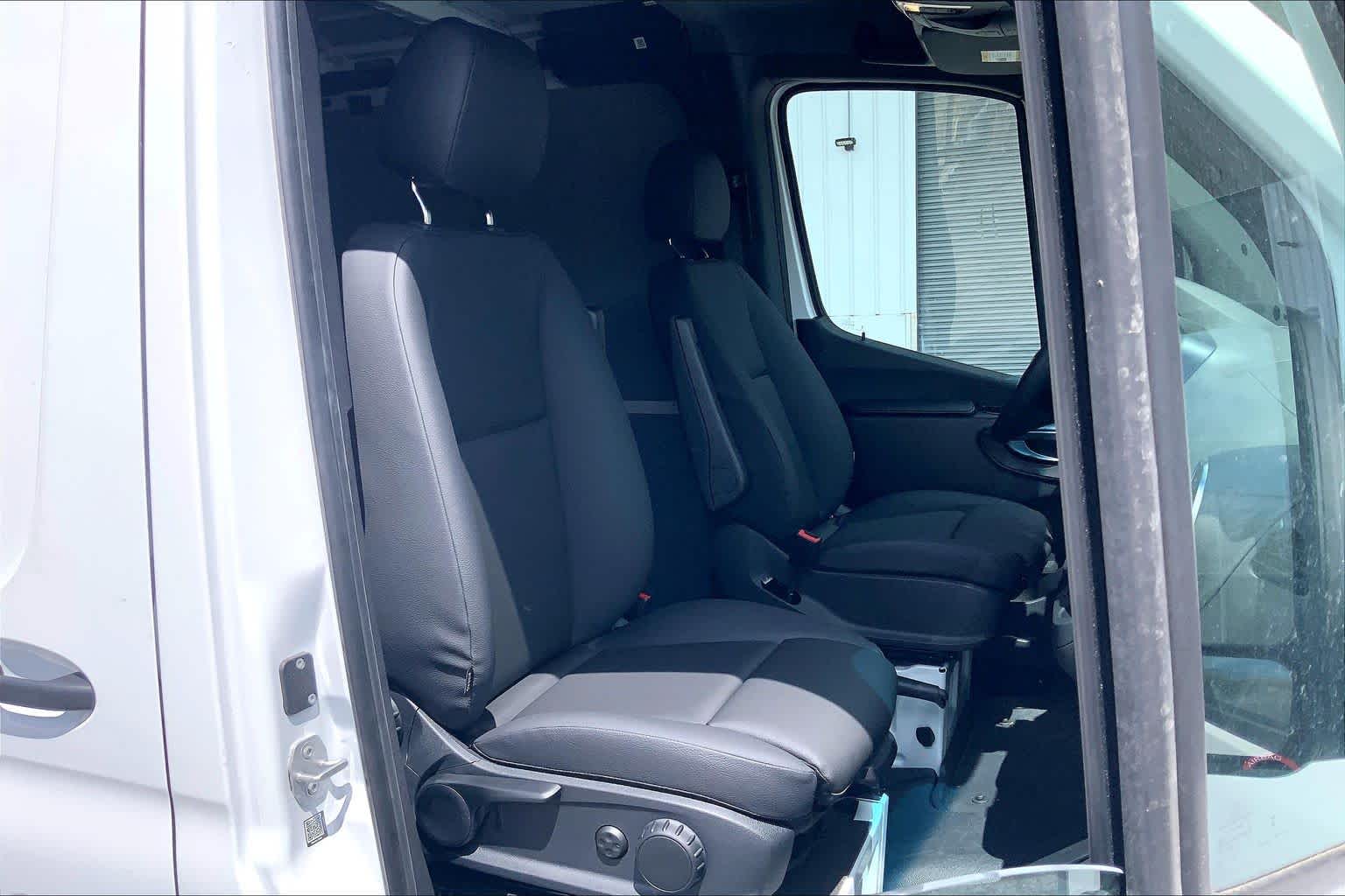 2026 Mercedes-Benz Sprinter Cargo 2500 Standard Roof I4 Diesel 144 RWD