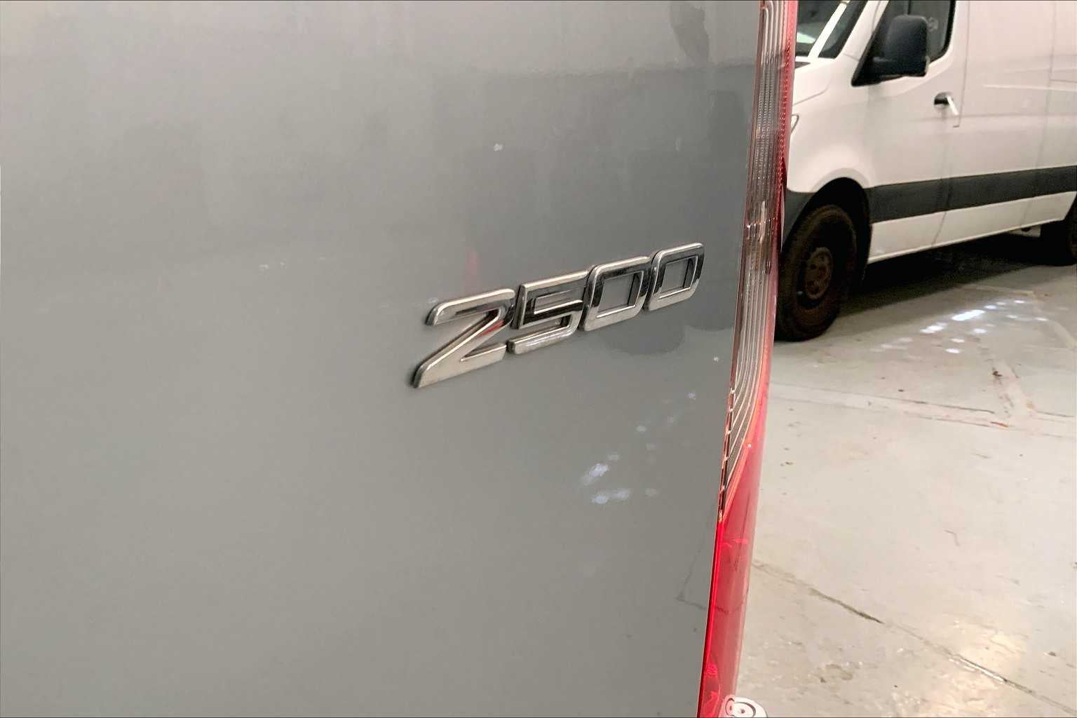 2025 Mercedes-Benz Sprinter Passenger Van 2500 Standard Roof I4 Diesel HO 144 RWD