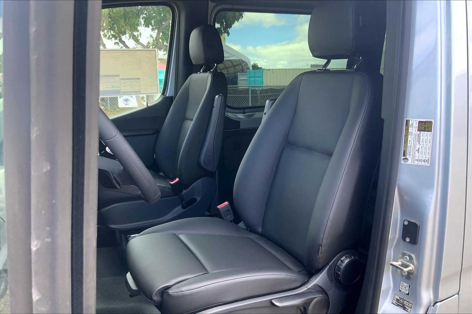 2025 Mercedes-Benz Sprinter Passenger Van 2500 Standard Roof I4 Diesel HO 144 RWD