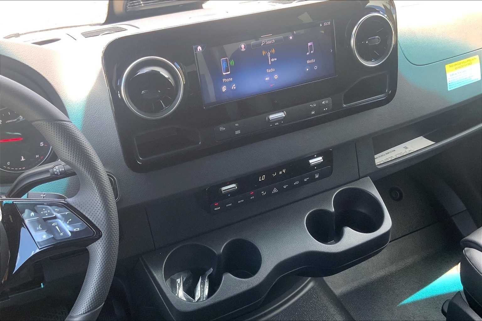 2025 Mercedes-Benz Sprinter Passenger Van 2500 Standard Roof I4 Diesel HO 144 RWD