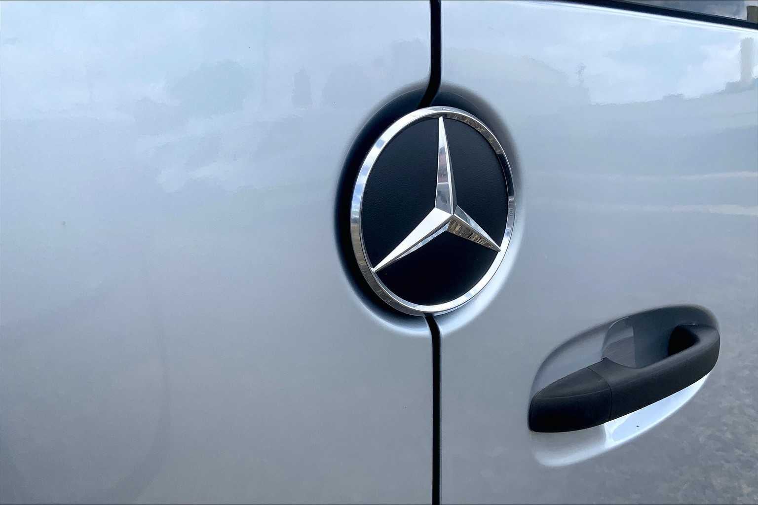 2025 Mercedes-Benz Sprinter Passenger Van 2500 Standard Roof I4 Diesel HO 144 RWD