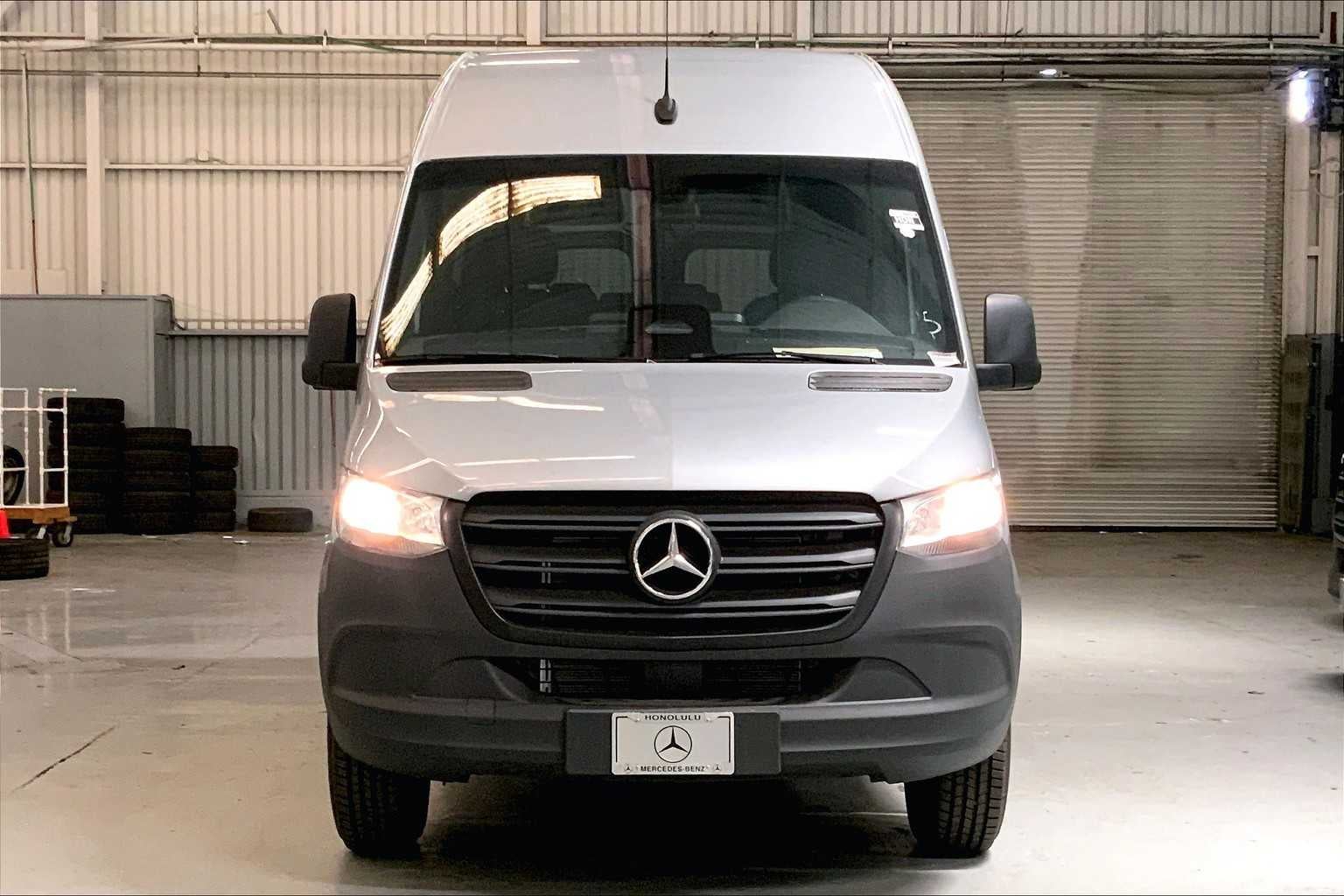 2025 Mercedes-Benz Sprinter Passenger Van 2500 Standard Roof I4 Diesel HO 144 RWD