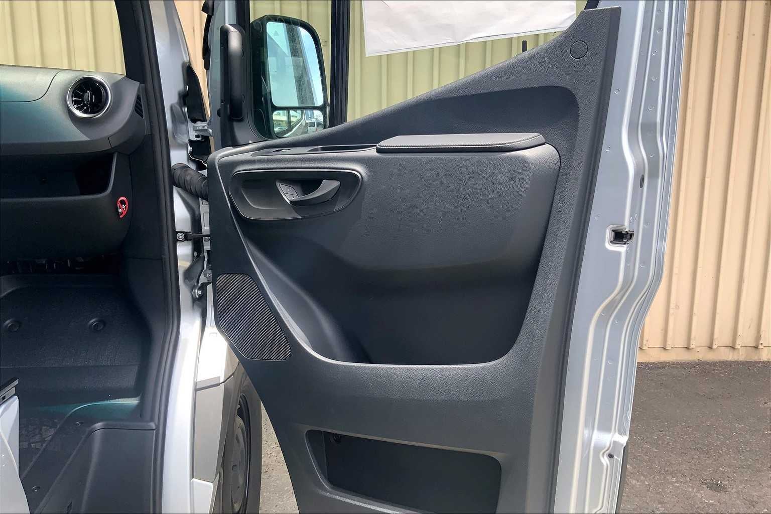 2025 Mercedes-Benz Sprinter Passenger Van 2500 High Roof I4 Diesel HO 144" RWD