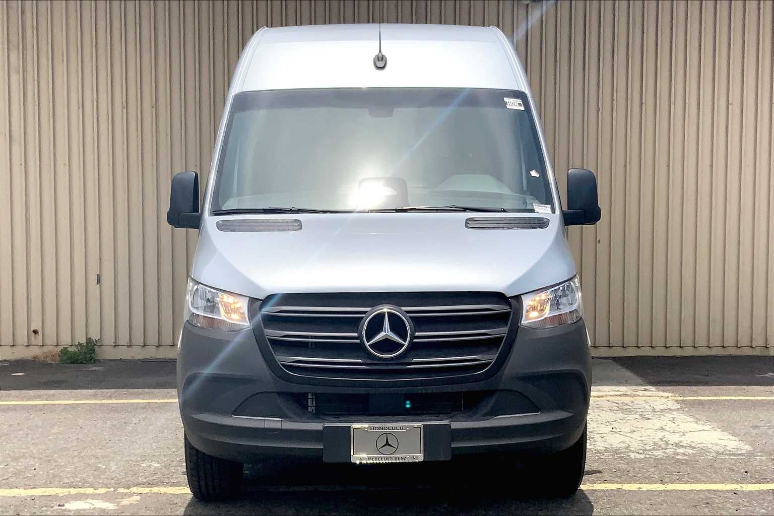 2025 Mercedes-Benz Sprinter Passenger Van 2500 High Roof I4 Diesel HO 144" RWD