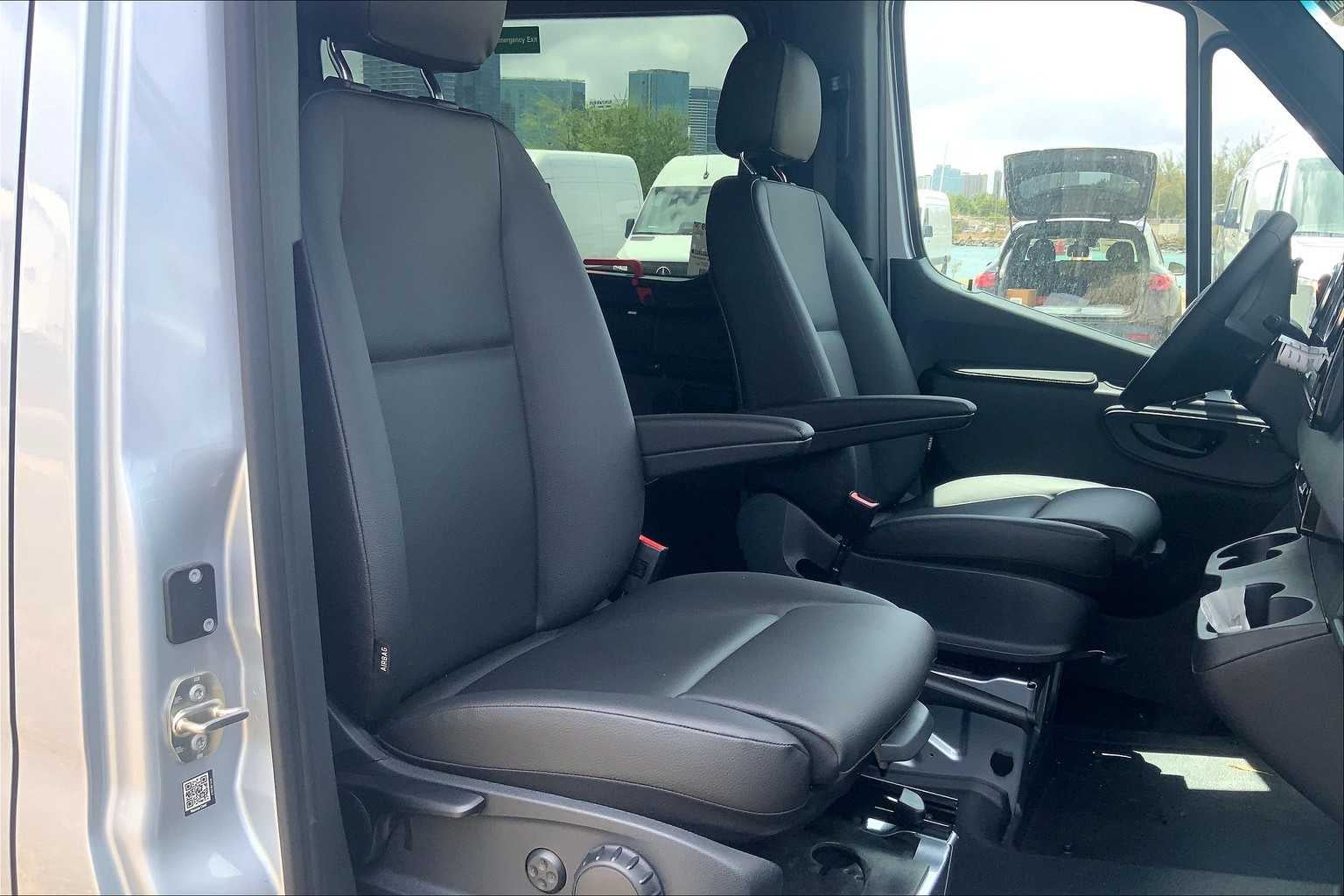 2025 Mercedes-Benz Sprinter Passenger Van 2500 High Roof I4 Diesel HO 144" RWD