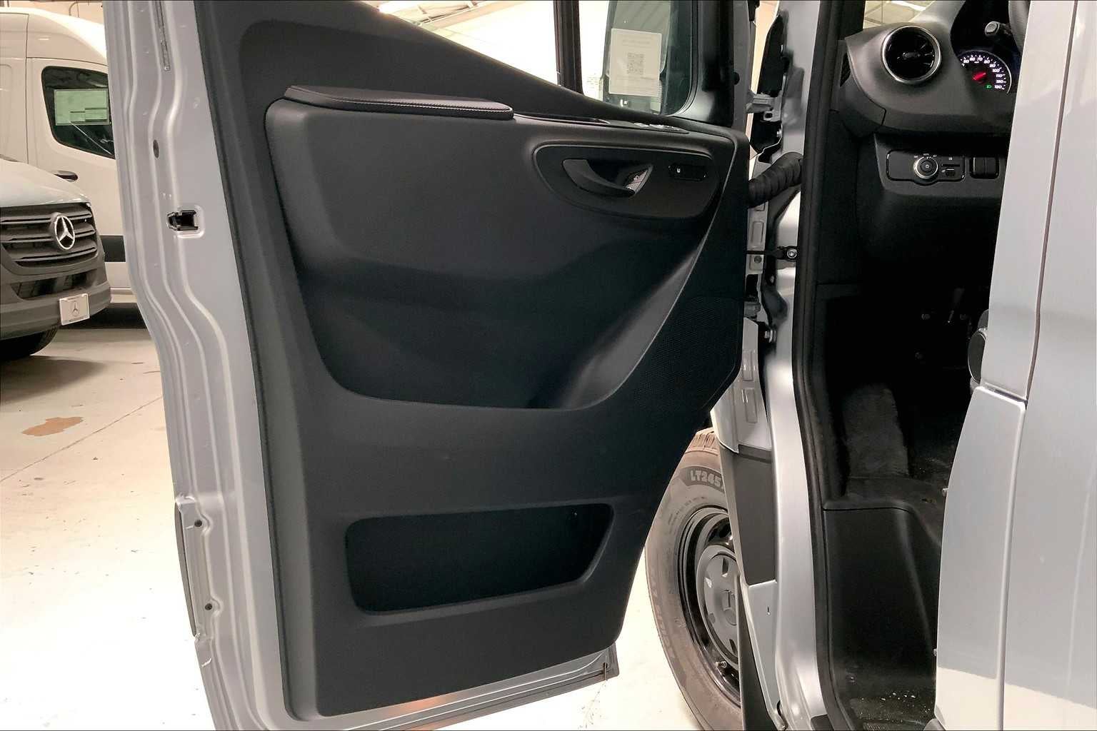 2025 Mercedes-Benz Sprinter Passenger Van 2500 Standard Roof I4 Diesel HO 144 RWD