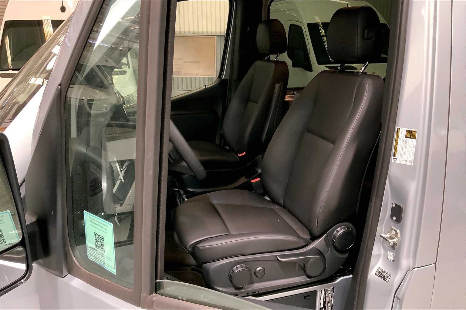 2025 Mercedes-Benz Sprinter Passenger Van 2500 Standard Roof I4 Diesel HO 144 RWD