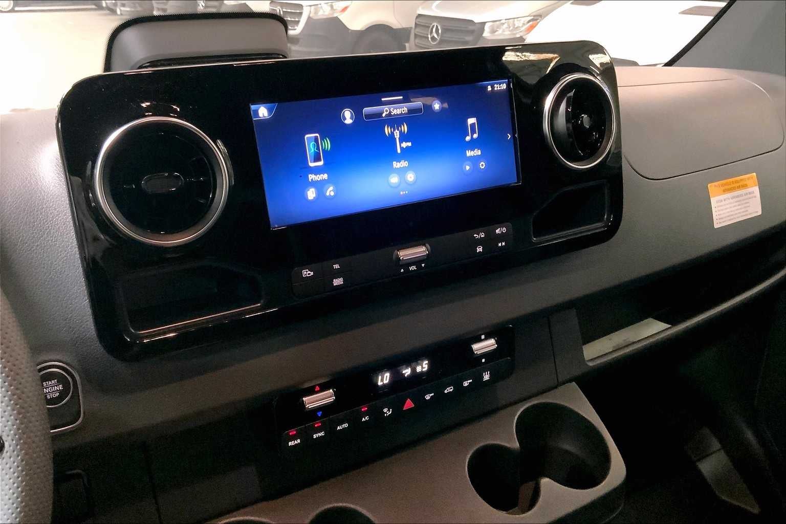 2025 Mercedes-Benz Sprinter Passenger Van 2500 Standard Roof I4 Diesel HO 144 RWD