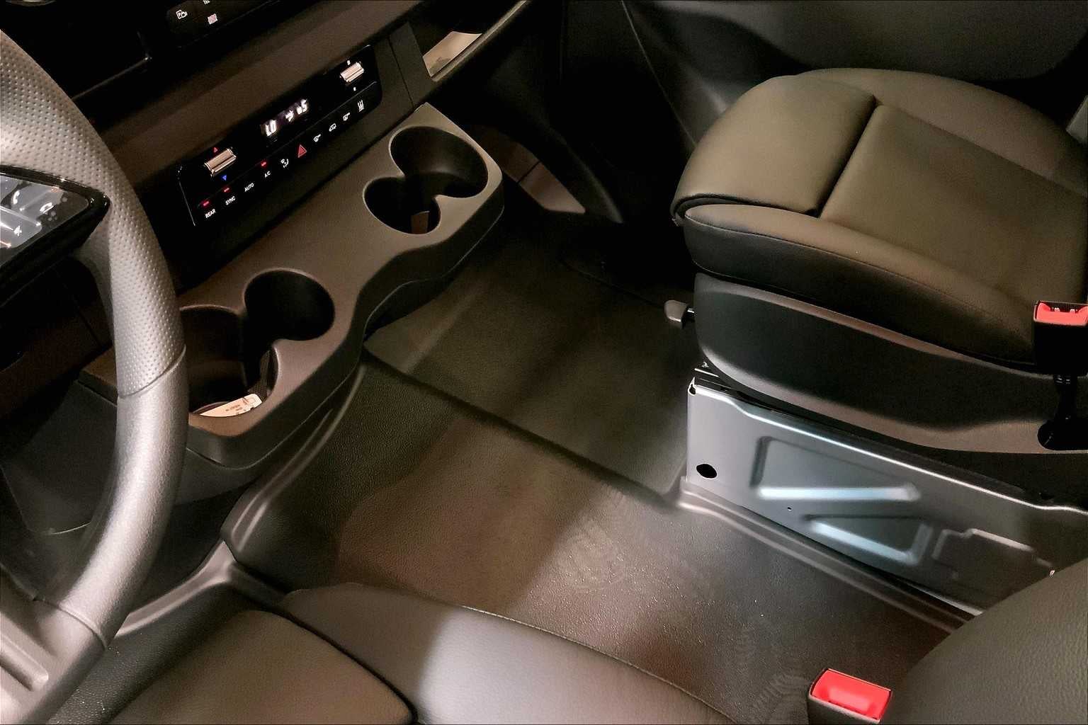 2025 Mercedes-Benz Sprinter Passenger Van 2500 Standard Roof I4 Diesel HO 144 RWD