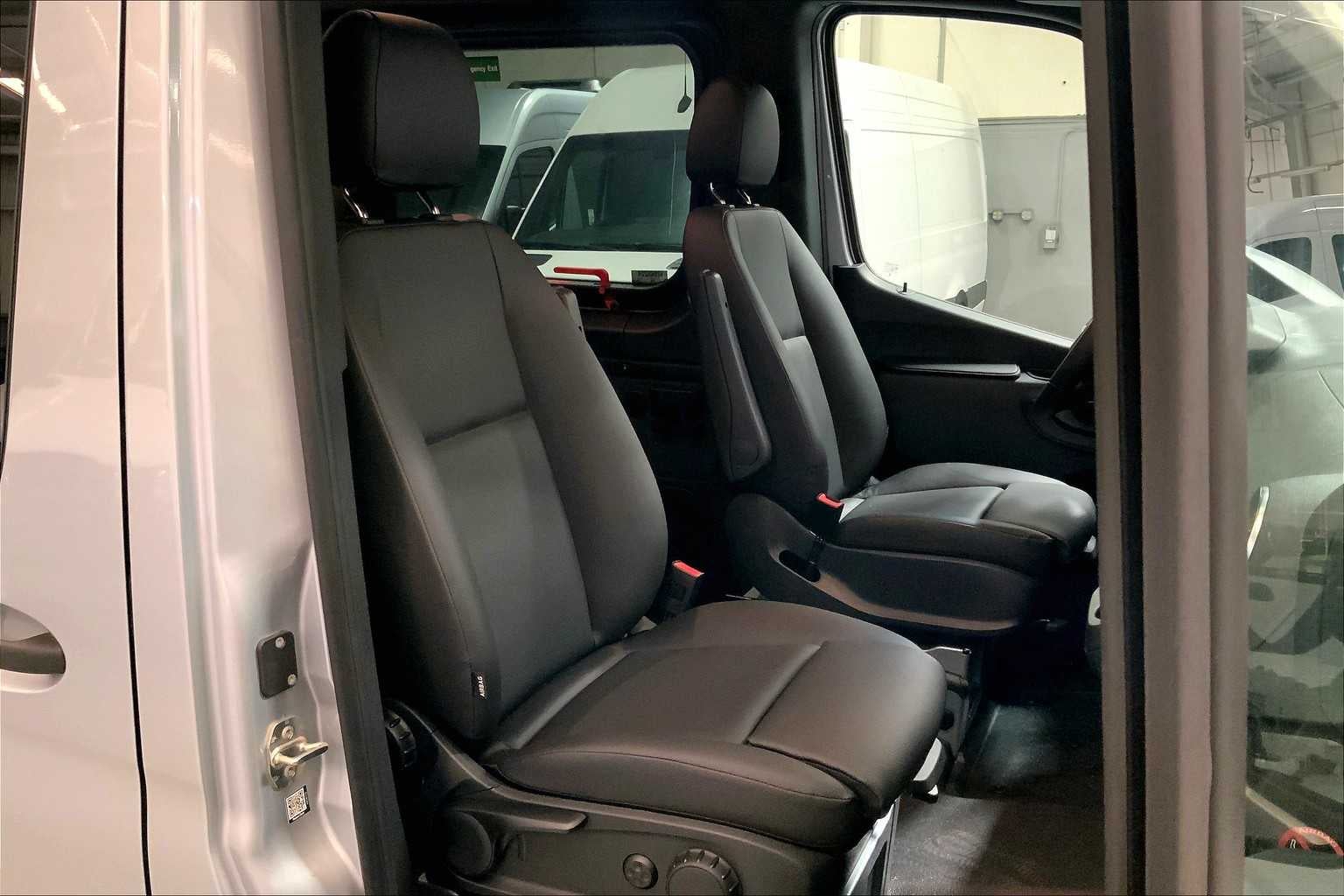 2025 Mercedes-Benz Sprinter Passenger Van 2500 Standard Roof I4 Diesel HO 144 RWD